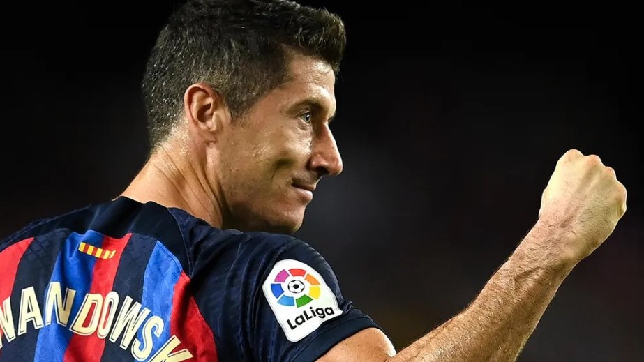 Lewandowski back to help ease tired legs for Barca in Milan
