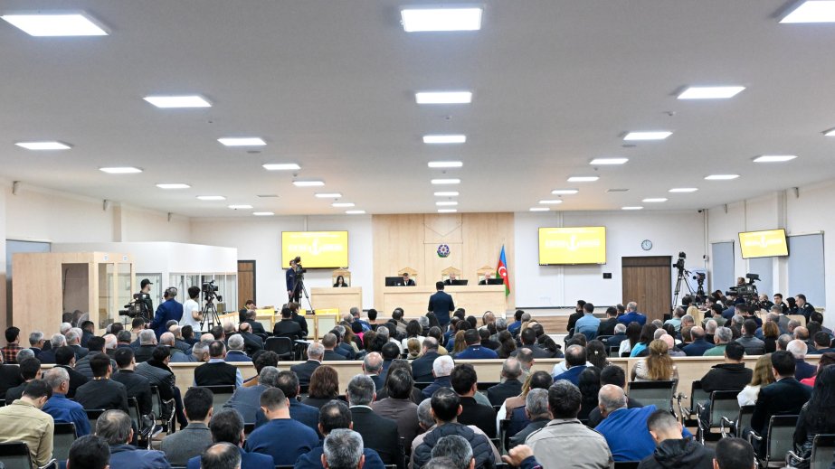Vardanyanın məhkəməsində zərərçəkmiş ekskavator sürücüsü: 80 metr məsafədə mərmi düşməsi nəticəsində sağ diz nahiyəmdən xəsarətlər aldım