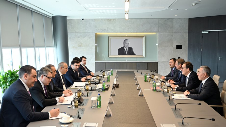 Azərbaycanda sosial investisiya layihələrinə yatırım “Japan Tobacco International” şirkəti ilə müzakirə olunub