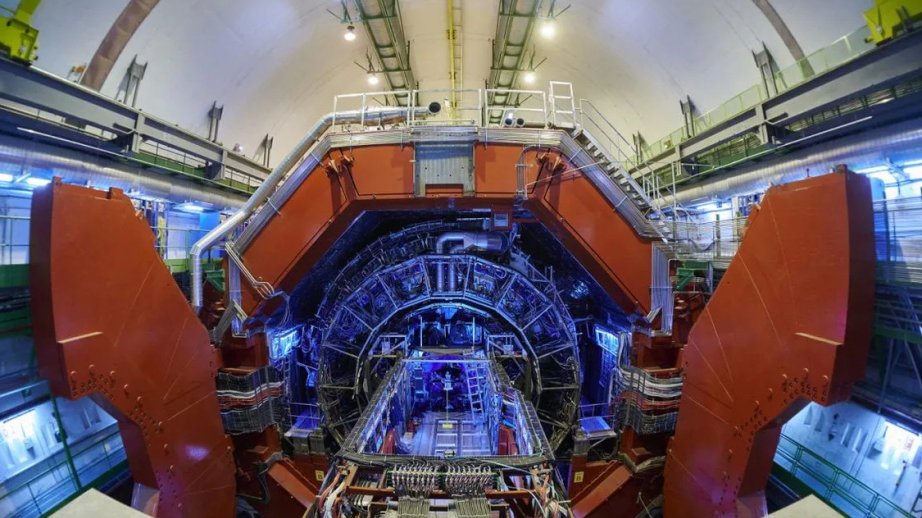 Fiziklər Böyük Adron Kollayderində ilk dəfə qurğuşunu qızıla çeviriblər