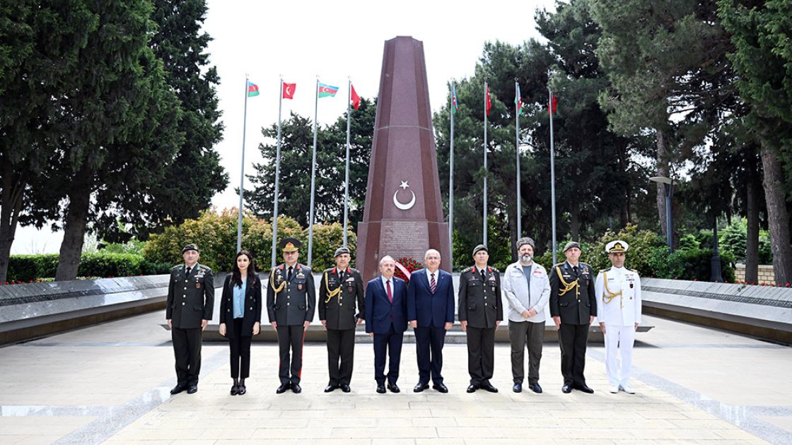 Baku hosts meeting between Azerbaijani and Turkish Defense Ministers
