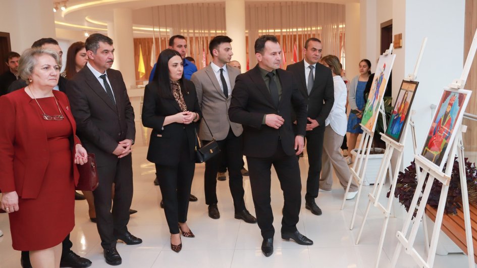 Şəkidə Mirzə Qədim İrəvaninin 200 illik yubileyi münasibətilə rəsm sərgisi açılıb