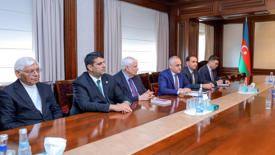 Naxçıvanda səfərdə olan dünya şöhrətli macarıstanlı yazıçı Şandor Lejak ilə görüş keçirilib