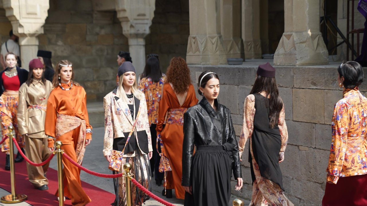 Şirvanşahlar Sarayında “Xəmsə” kolleksiyasının təqdimatı keçirilib