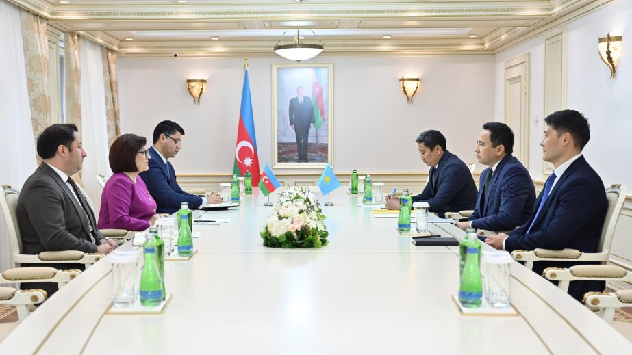 Azərbaycan və Qazaxıstan parlamentləri arasında münasibətlərə dair fikir mübadiləsi aparılıb
