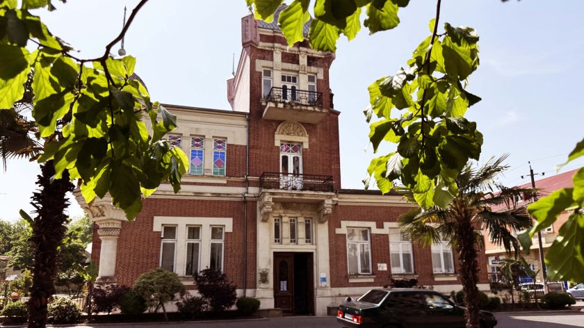 Tuğra xanımın şərəfinə inşa olunan Xan sarayı