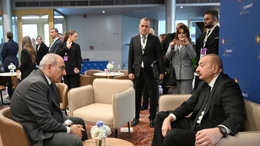 President Ilham Aliyev holds informal meeting with Armenian PM in Tirana (PHOTO/VIDEO)