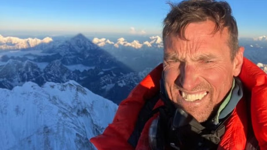 Britaniyalı alpinist 19-cu dəfə Everestə qalxaraq yeni rekord müəyyənləşdirib