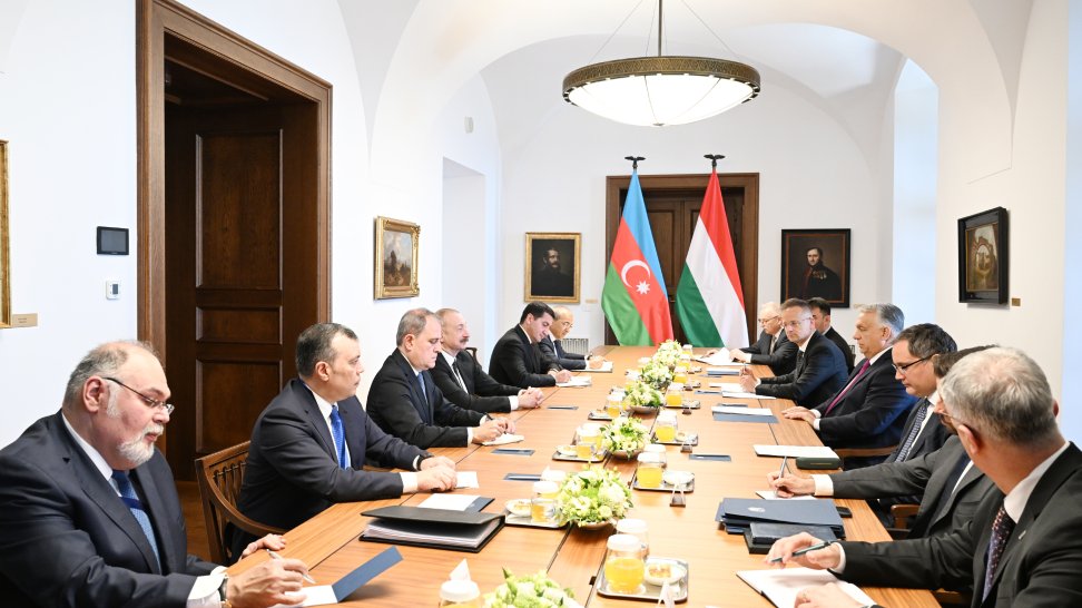 Budapeştdə Azərbaycan Prezidenti İlham Əliyevin Macarıstanın Baş naziri ilə geniş tərkibdə görüşü olub YENİLƏNİB