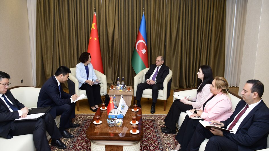 YAP sədrinin müavini ilə Çinin Azərbaycandakı səfiri arasında görüş keçirilib