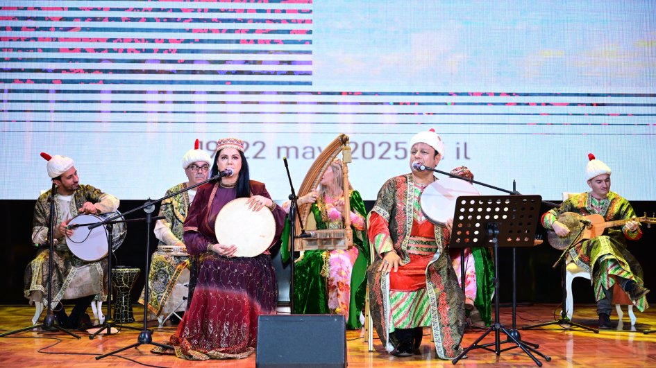 Tacikistanda Azərbaycan Qədim Musiqi Alətləri Ansamblının konserti böyük maraqla ilə qarşılanıb