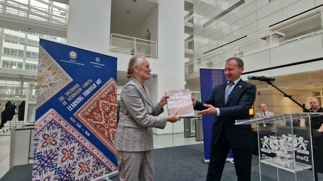Niderlandda “Azərbaycan xalçalarının möhtəşəmliyi: Sənət vasitəsilə öyrənmək” mövzusunda xalça sərgisi açılıb