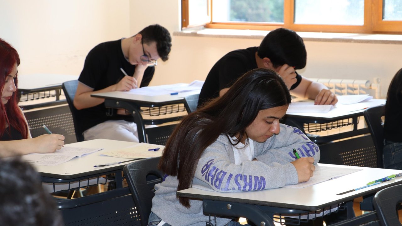 Xankəndi şəhərində ilk dəfə qəbul imtahanı keçirilir