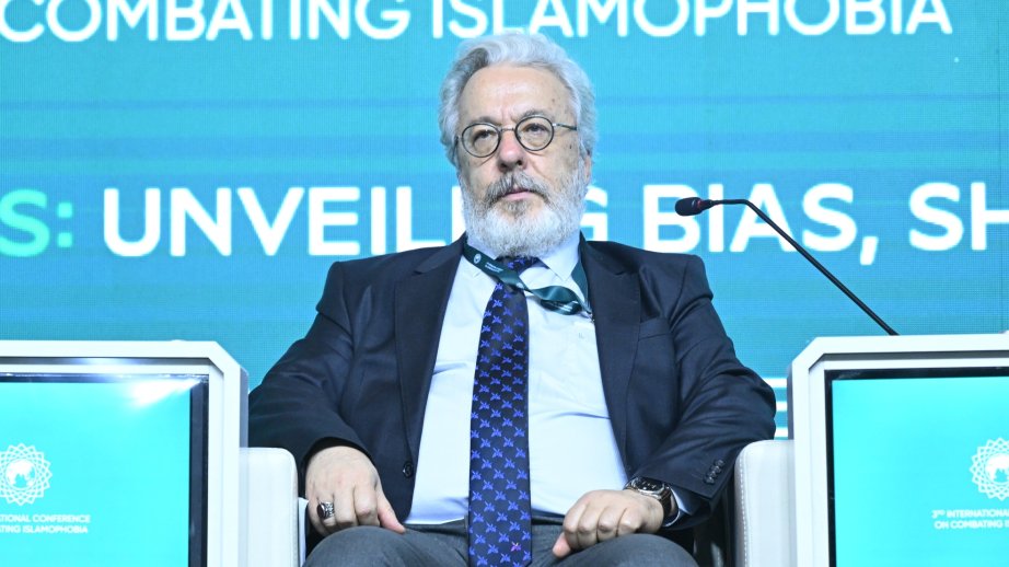 Mahmut Erol Kılıç: Bəzi dairələr islamofobiyadan ictimai dəstək toplamaq üçün istifadə edir