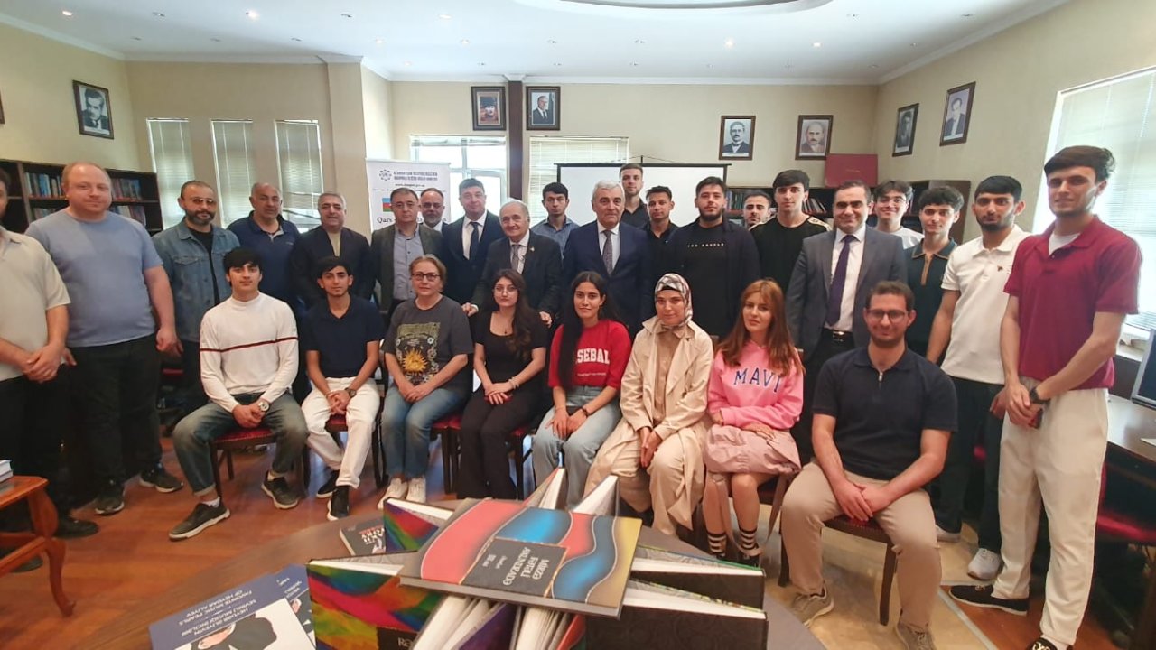 “House of Azerbaijan” in Türkiye's Iğdır receives lavish book donation