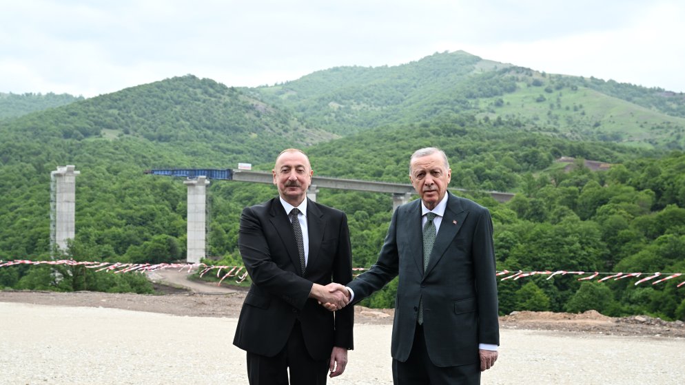 Prezident İlham Əliyev və Prezident Rəcəb Tayyib Ərdoğan Kəlbəcər-Laçın avtomobil yolunda görülən tikinti işləri ilə tanış olublar
