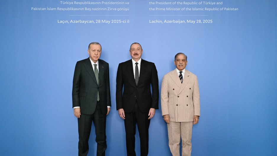 Laçında Prezident İlham Əliyevin, Türkiyə Prezidentinin və Pakistanın Baş nazirinin Zirvə görüşü keçirilib (YENİLƏNİB) FOTO