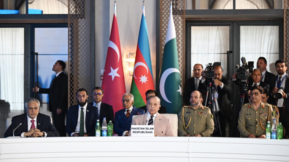 Laçında Azərbaycan, Türkiyə və Pakistan bayraqlarının dalğalanmasını görmək qəlblərimizi fəxarət hissi ilə doldurur - Şahbaz Şərif