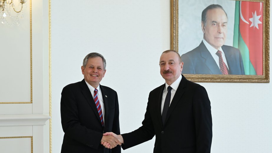 Prezident İlham Əliyev ABŞ Senatının Xarici Əlaqələr Komitəsinin üzvünü qəbul edib