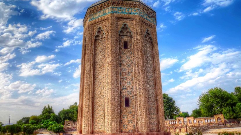 Şərqdə qadının adına ucaldılan ilk türbə - Möminə xatun türbəsi