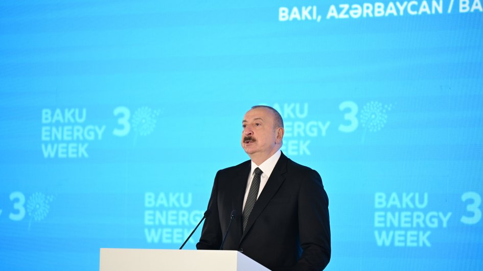 Prezident İlham Əliyev: Bir çox digər ölkələrin enerji təhlükəsizliyinə sərmayə yatırımı Azərbaycanın geosiyasi əhəmiyyətini artırır (TAM NİTQ)