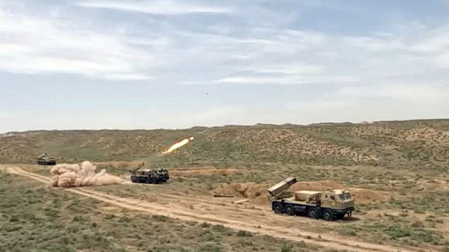 Rocket-artillery batteries conduct live-fire tactical exercise, Defense Ministry