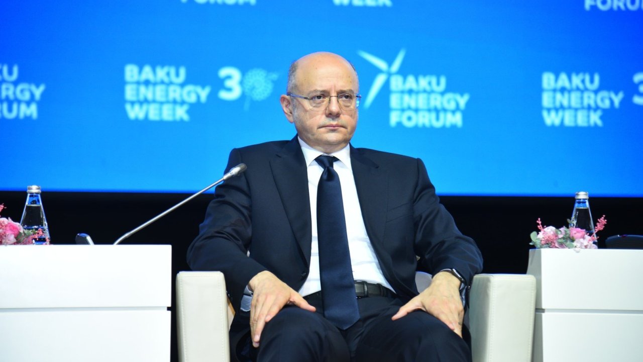 Yaxın iki il ərzində Azərbaycanda 10 günəş və külək elektrik stansiyası istismara veriləcək - Nazir