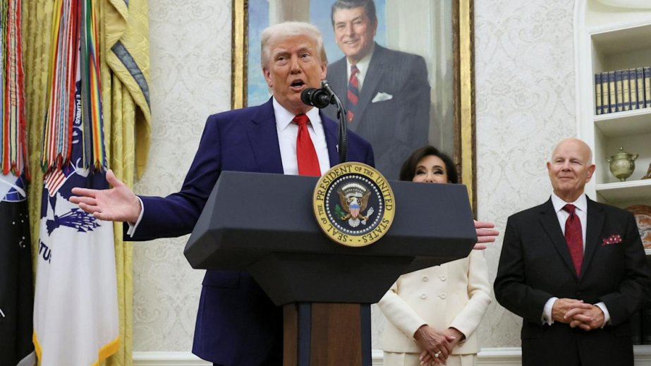 Donald Tramp Harvardda təhsil alan əcnəbi tələbələrin ölkəyə girişini dayandırıb