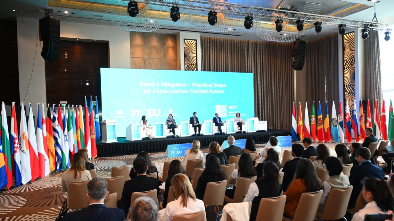 Turizmdə iqlim dəyişiklikləri mövzusunda konfrans keçirilib