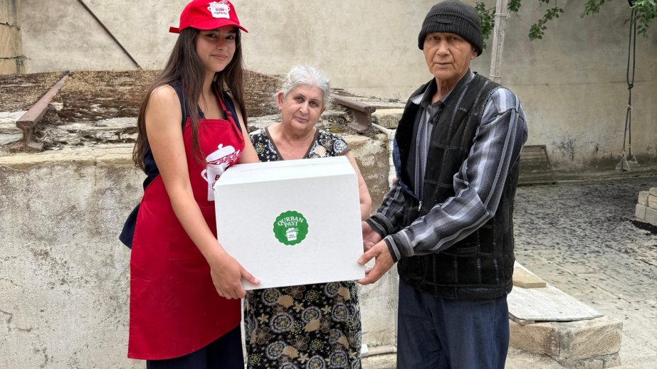 Heydər Əliyev Fondunun vitse-prezidenti Leyla Əliyevanın təşəbbüsü ilə ailələrə qurban payları çatdırılmağa davam edir
