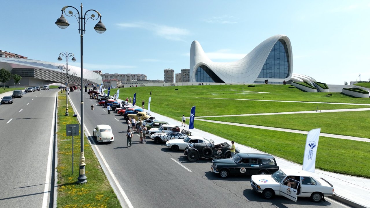 “Peking to Paris Motor Challenge”in Azərbaycan mərhələsi Heydər Əliyev Mərkəzindən start götürdü (FOTO/VİDEO)