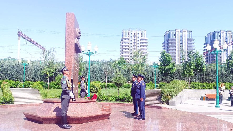 Azerbaijan Air Force Commander visits Uzbekistan