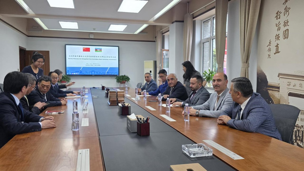 UNEC-in rektoru Çində işgüzar səfərdədir: Lanzhouda mühüm əməkdaşlıqlara imza atılıb (FOTO)