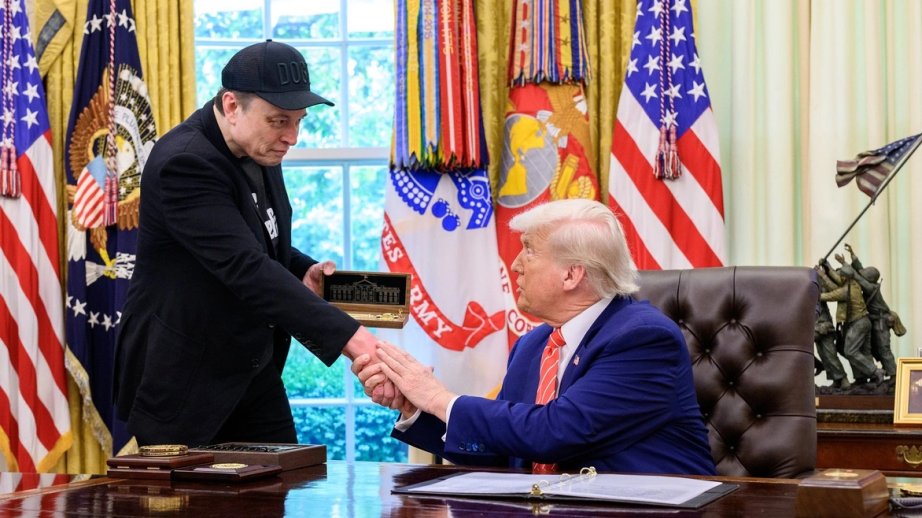 Milyarder İlon Mask Prezident Donald Trampdan üzr istəyib