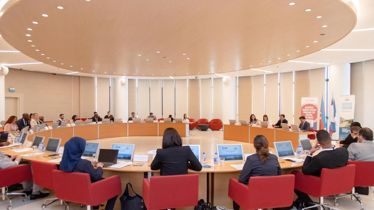 Xarici diplomatlar üçün təlim proqramına start verilib