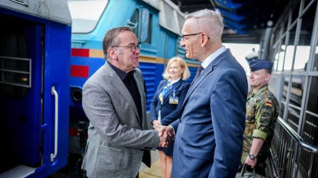 German Defense Minister Visits Kyiv to Boost Military Support