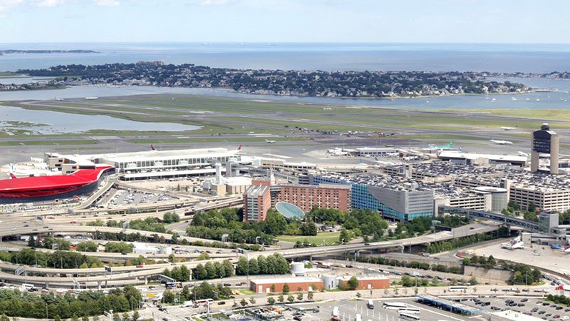 ABD'nin Boston kentindeki havalimanına inen uçak pistin dışına çıktı