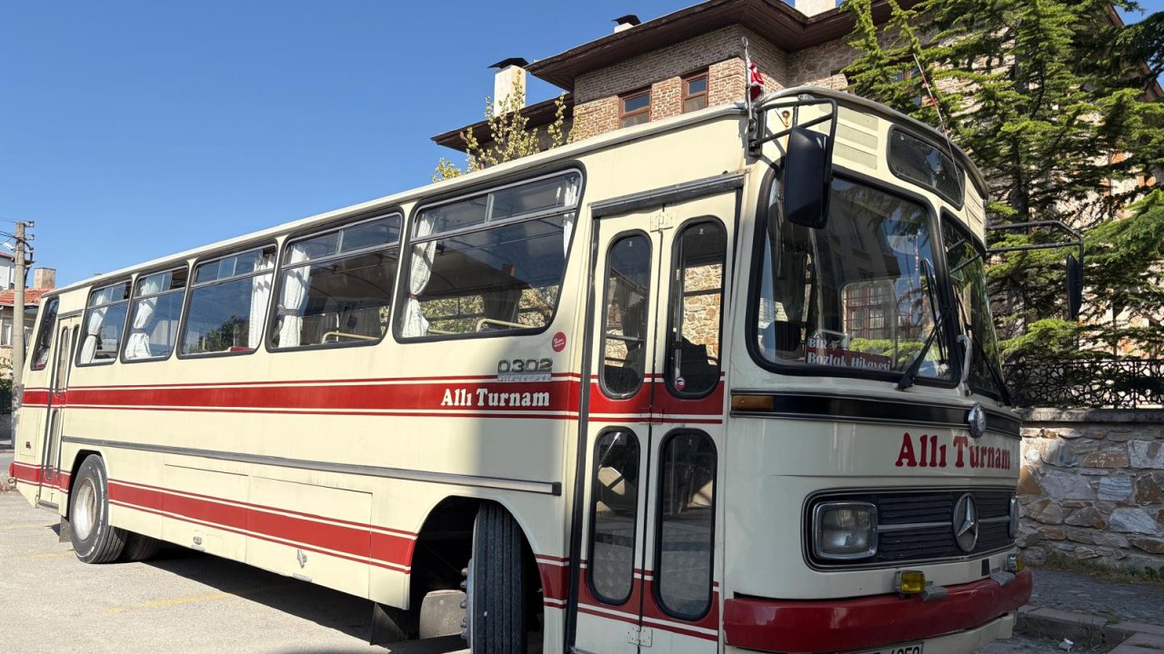 1985 model otobüsü 'Allı Turnam' ile 3 yıldır Anadolu'yu geziyor