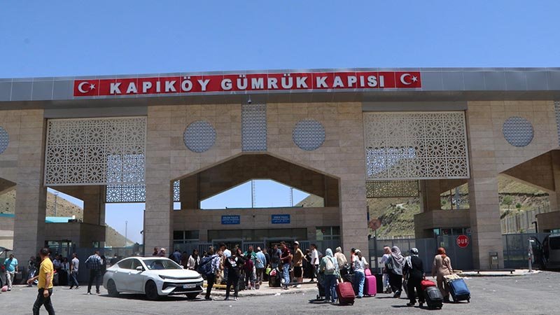 Hava sahası kapandı, Van-İran sınırında kara yolu trafiği başladı