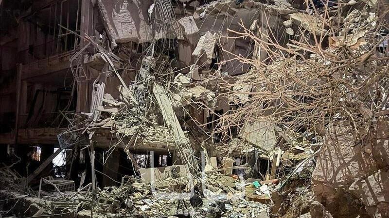 İranın raket hücumu nəticəsində Tel-Əvivdə bina çökdü - VİDEO