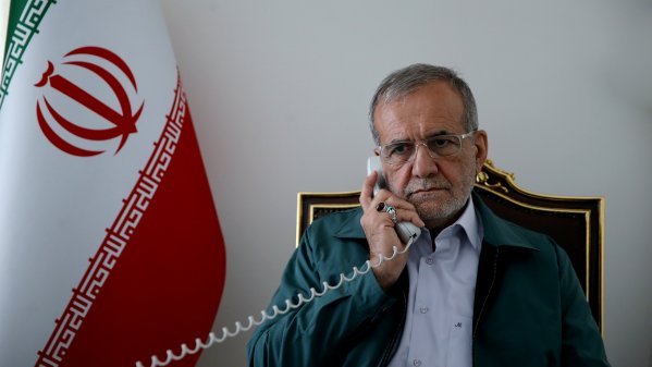 İran xalqı bu təcavüzə qarşı birləşməlidir – Pezeşkian
