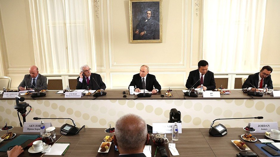 Xəzərin dayazlaşmasının qarşısını almaq üçün vaxtında əlaqələndirilmiş tədbirlər görmək lazımdır - Prezident Vladimir Putin