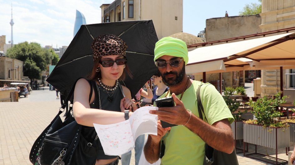 İçərişəhərdə “Muğam saatı” səs performansı keçirilib