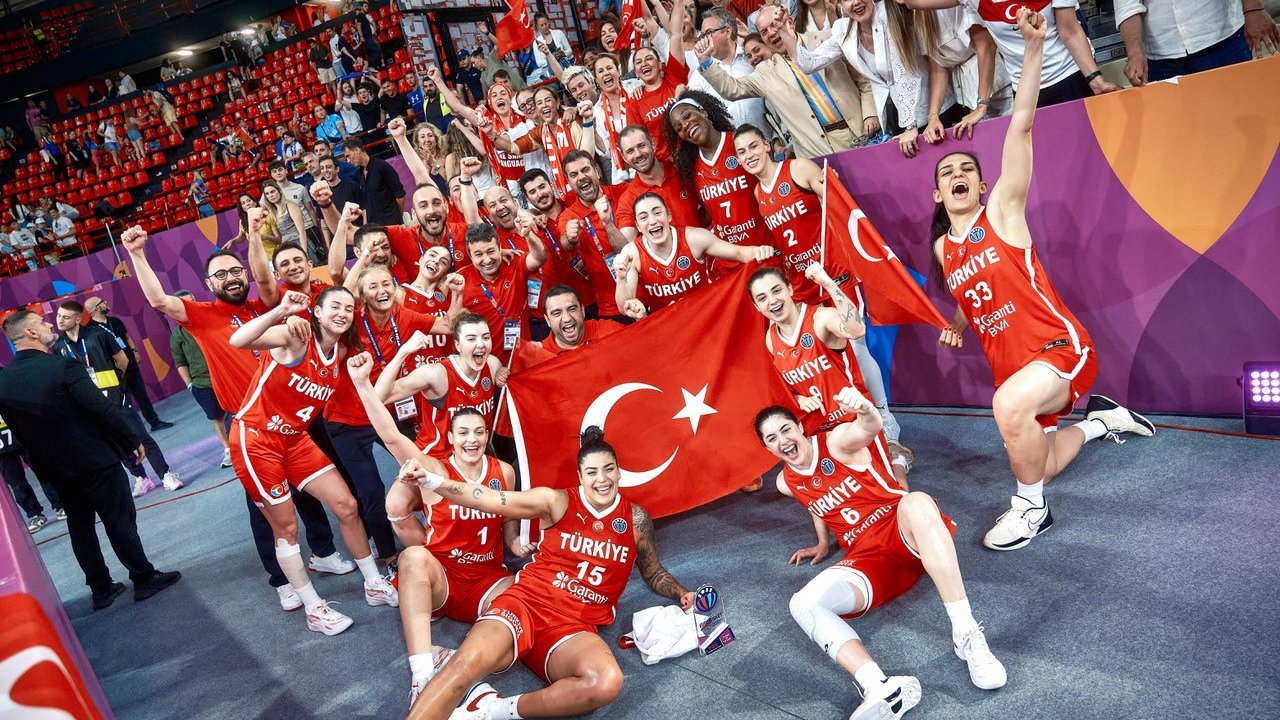 FIBA Kadınlar EuroBasket'te Türkiye maçında seyirci rekoru kırıldı