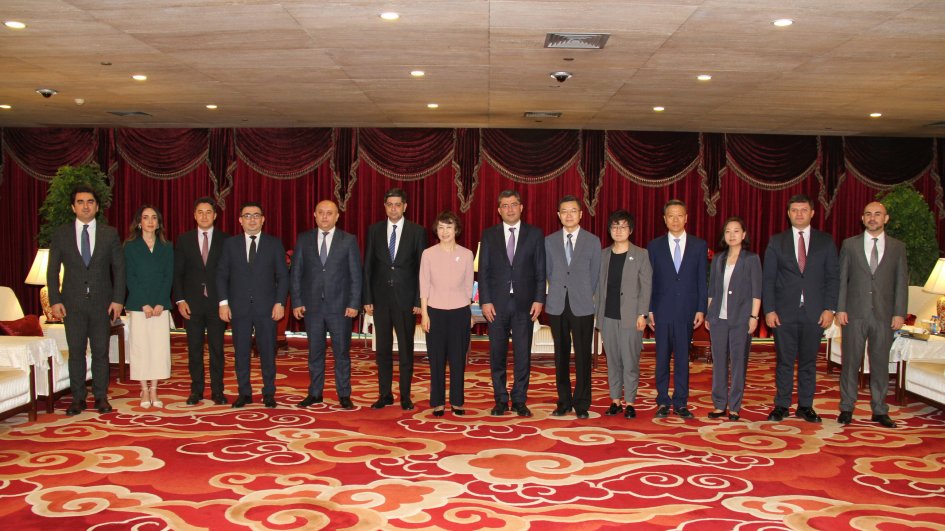 Azerbaijani delegation visits China Media Group and Communication University