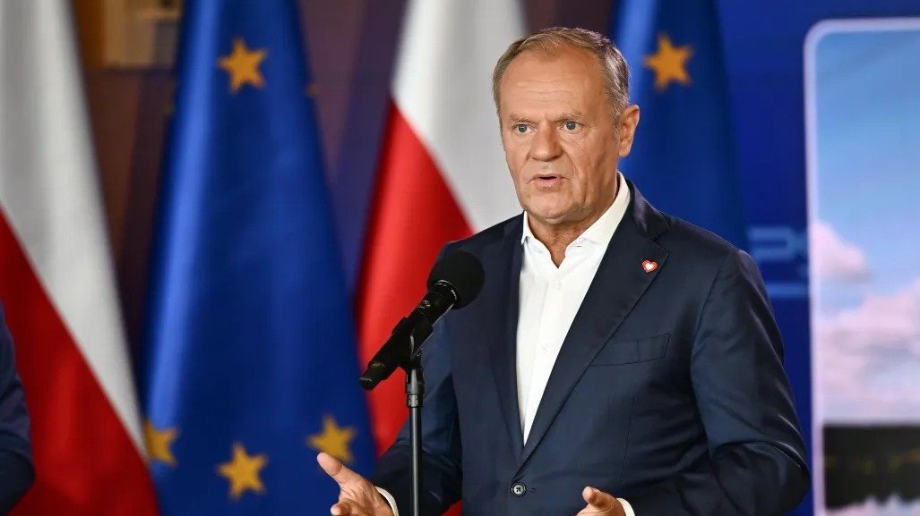 Tusk Warns of Border Checks Amid Migrant Concerns