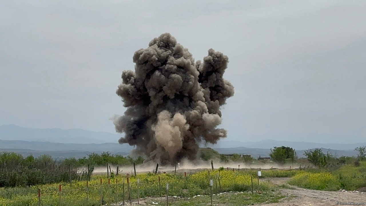 Ağdamda polis əməkdaşı minaya düşdü