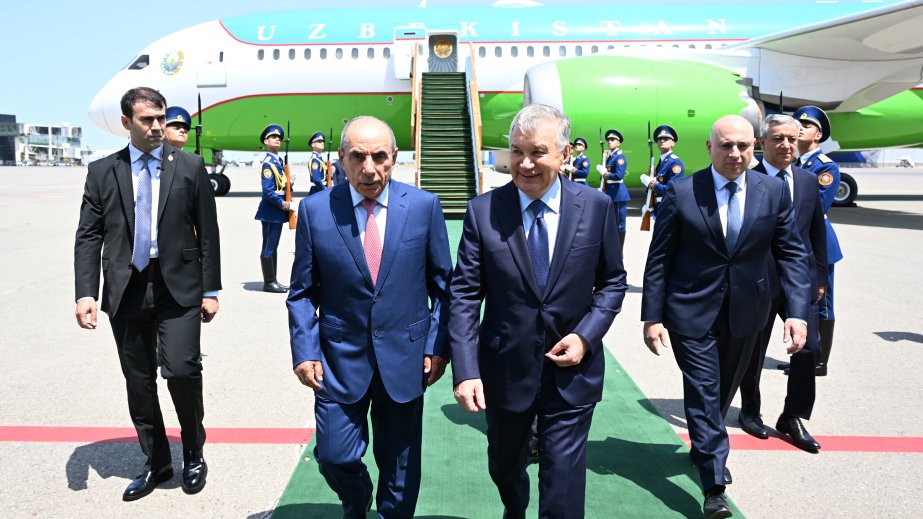 Özbəkistan Prezidenti Şavkat Mirziyoyev Azərbaycana dövlət səfərinə gəlib