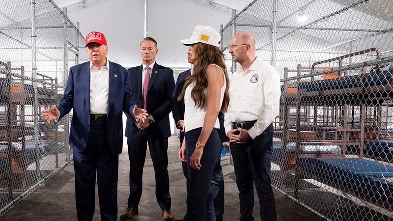 Trump, yeni hapishane 'Timsah Alcatraz'ı gezdi