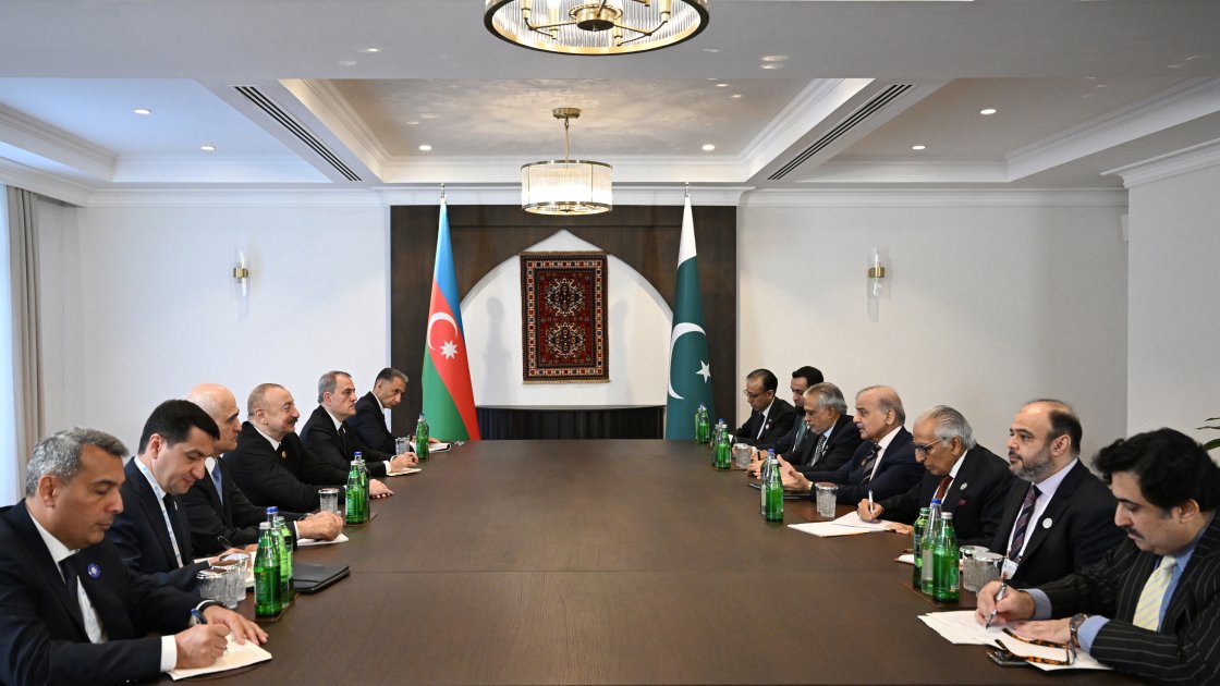 Prezident İlham Əliyev Xankəndidə Pakistanın Baş naziri ilə görüşüb